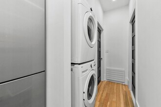 31 Pleasant St, Unit 2 in Boston, MA - Building Photo - Building Photo