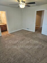 218 Glenn Abbey Pl in Anchorage, AK - Foto de edificio - Building Photo