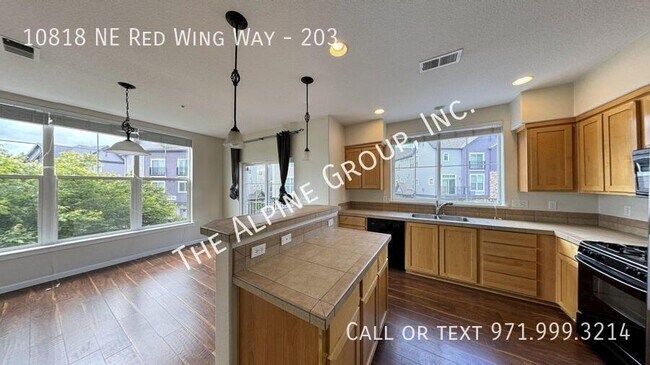10818 NE Red Wing Way in Hillsboro, OR - Building Photo - Building Photo
