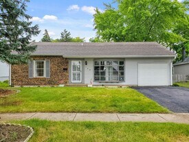 720 Country Ln S in Roselle, IL - Building Photo