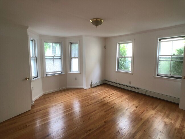 89 6th St, Unit 1 in Cambridge, MA - Building Photo - Building Photo