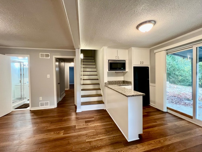 property at 5615 Southampton Rd