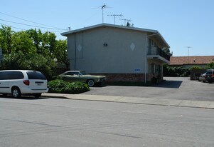 2081 Plymouth St in Mountain View, CA - Building Photo