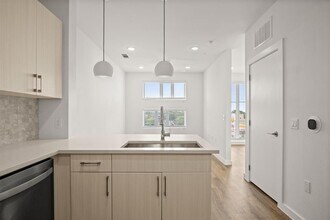 6324 N Lamar Blvd in Austin, TX - Building Photo - Building Photo