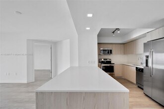 1500 Bay Rd in Miami Beach, FL - Building Photo - Building Photo