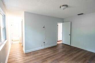 5778 Split Oak Ln in Tallahassee, FL - Foto de edificio - Building Photo