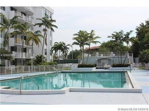 494 NW 165th St-Unit -C307 in Miami, FL - Building Photo - Building Photo