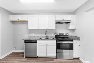 1104 Southampton Dr in Angleton, TX - Building Photo - Building Photo