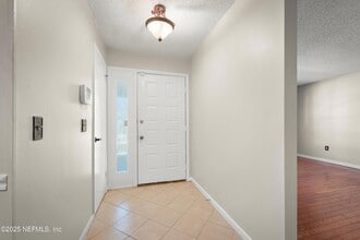 2726 Winrock Dr W, Unit 0601-103 in Jacksonville, FL - Foto de edificio - Building Photo