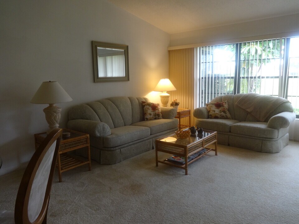 1211 Capri Isles Blvd in Venice, FL - Building Photo