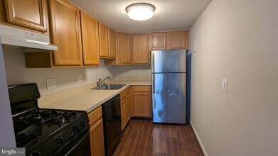 1950 Kennedy Dr in McLean, VA - Foto de edificio - Building Photo