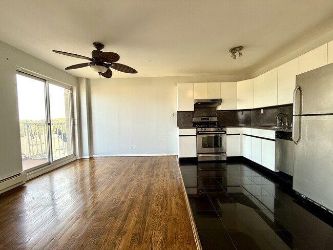 6 New Ln, Unit 7A in Staten Island, NY - Foto de edificio - Building Photo