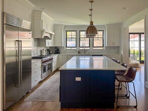 119 Woodbine Cir in Needham, MA - Building Photo - Building Photo