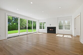 8 Jama Ln in Stamford, CT - Building Photo - Building Photo