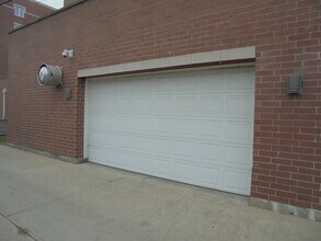 6560 W Diversey Ave, Unit 5 in Chicago, IL - Foto de edificio - Building Photo