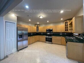 10840 SW 32nd St in Miami, FL - Foto de edificio - Building Photo