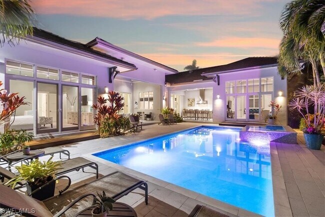 425 Harbour Dr in Naples, FL - Building Photo - Building Photo