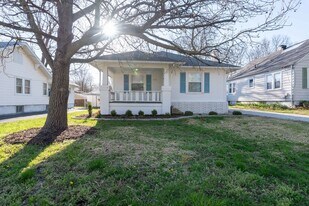 1111 S Broadway Ave in Springfield, MO - Building Photo