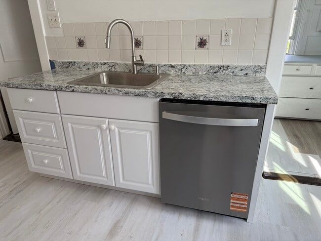 18 Fennbrook Rd in West Hartford, CT - Building Photo - Building Photo