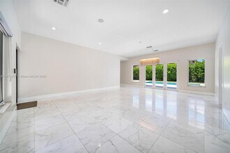 511 Madeira Ave in Coral Gables, FL - Foto de edificio - Building Photo