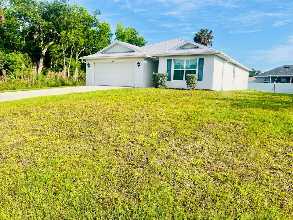 1426 NE 34th St in Cape Coral, FL - Building Photo