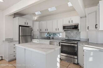 182 Bennett Pl in Aspen, CO - Building Photo - Building Photo