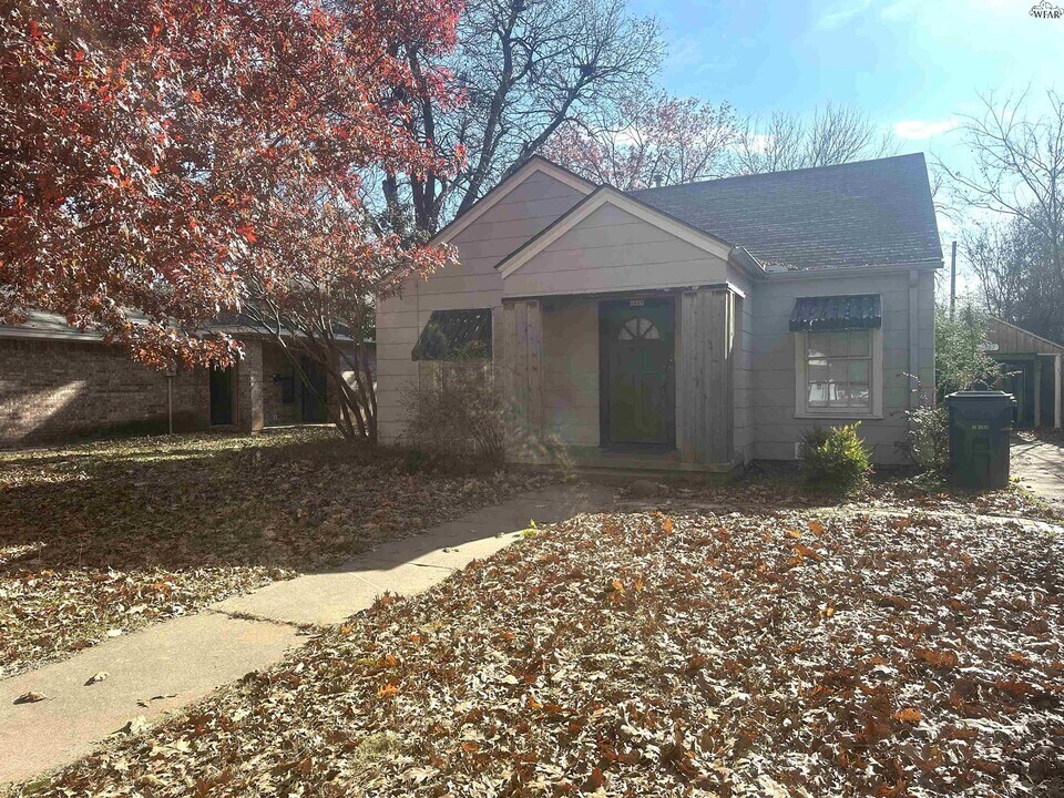 1807 Dayton Ave in Wichita Falls, TX - Building Photo