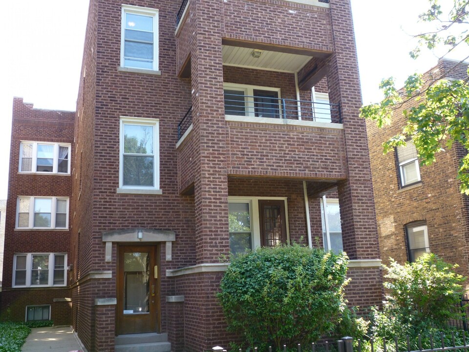 2713 W Giddings St-Unit -2 in Chicago, IL - Building Photo