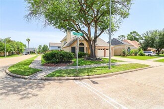 1546 Ridgebriar Dr in Houston, TX - Building Photo - Building Photo