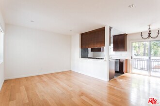 420 Raymond Ave in Santa Monica, CA - Foto de edificio - Building Photo