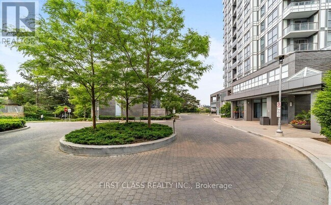 18-1218 Graydon Hall Dr in Toronto, ON - Building Photo - Building Photo