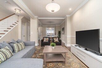 2650 Woodley Pl NW in Washington, DC - Building Photo - Building Photo