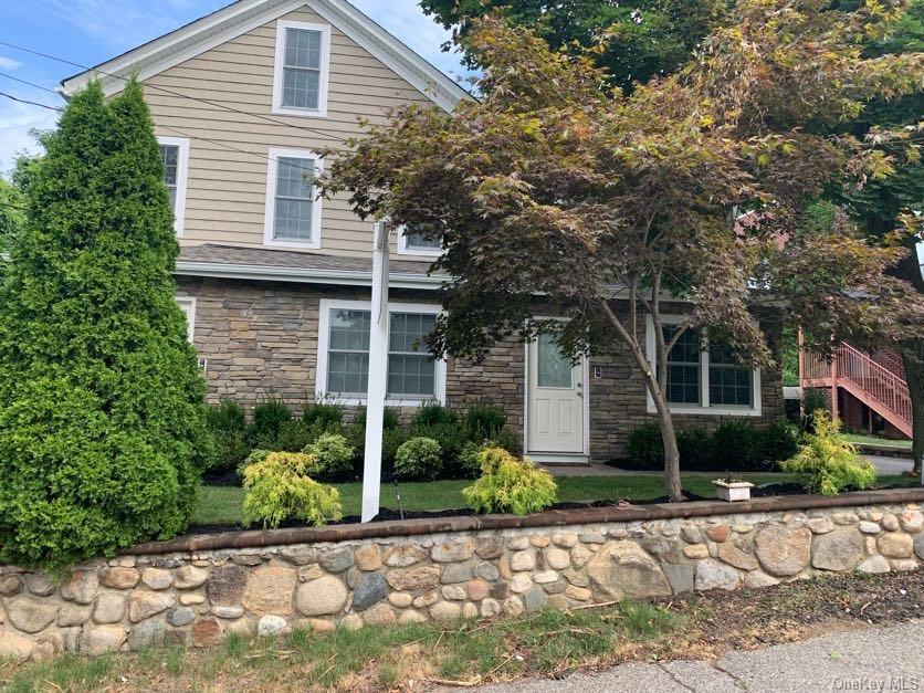 11 Prospect St in Huntington, NY - Building Photo