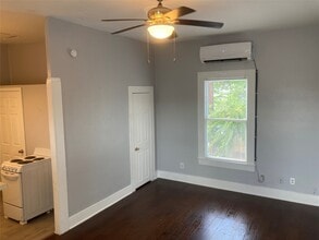 4908 Ave Q 1/2 in Galveston, TX - Building Photo - Building Photo