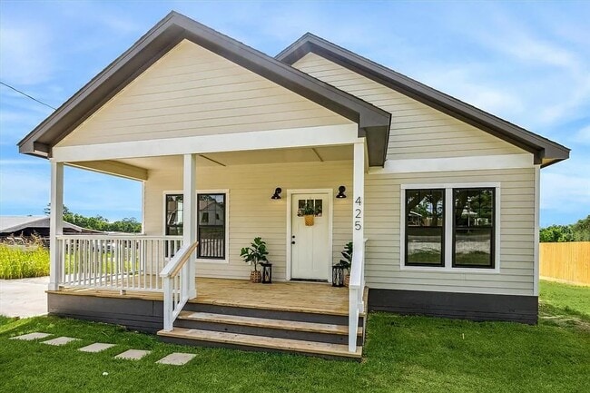 property at 425 N Holland St