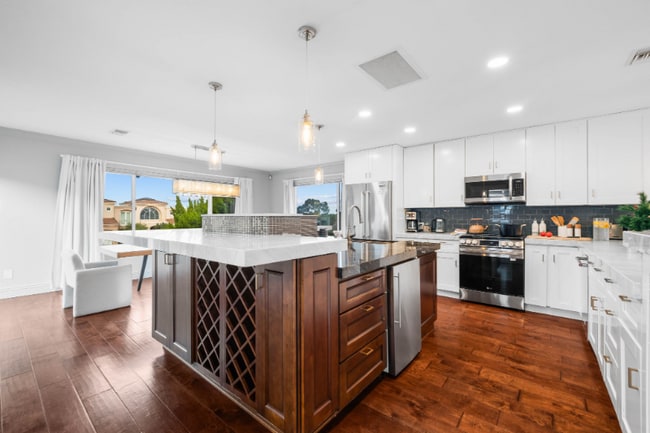 5842 Soledad Mountain Rd in San Diego, CA - Building Photo - Building Photo