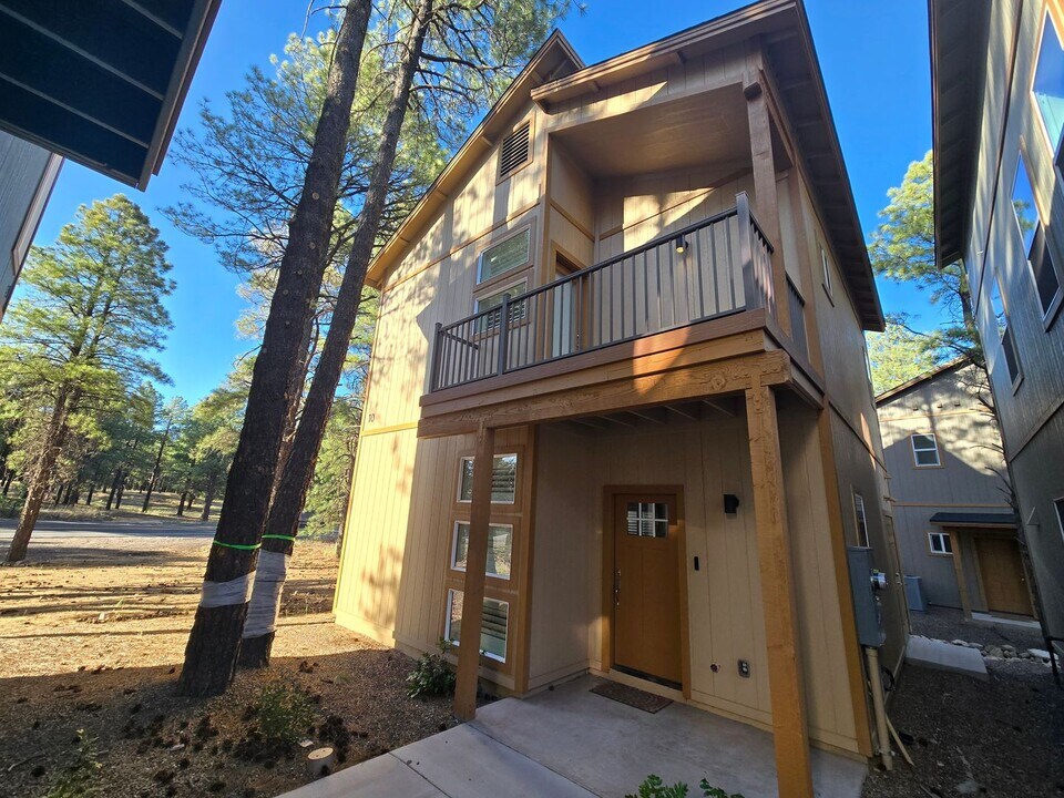 3001 E Butler Ave in Flagstaff, AZ - Building Photo