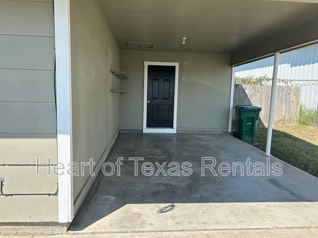 822 N Avenue F in Clifton, TX - Building Photo - Building Photo