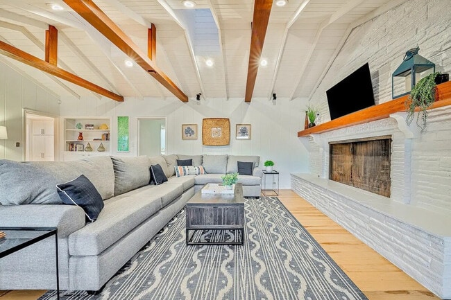 1185 Tamarack Ave in Carlsbad, CA - Building Photo - Building Photo