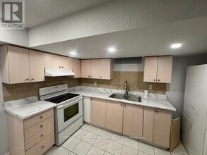 3 Chapparal Dr in Brampton, ON - Building Photo - Building Photo