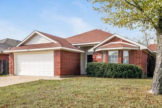 900 Springfield Dr in Cedar Hill, TX - Building Photo - Building Photo