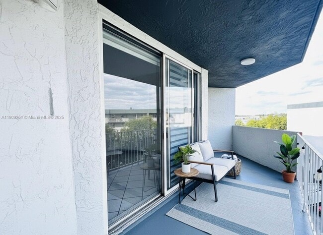 1750 W 46th St in Hialeah, FL - Building Photo - Building Photo