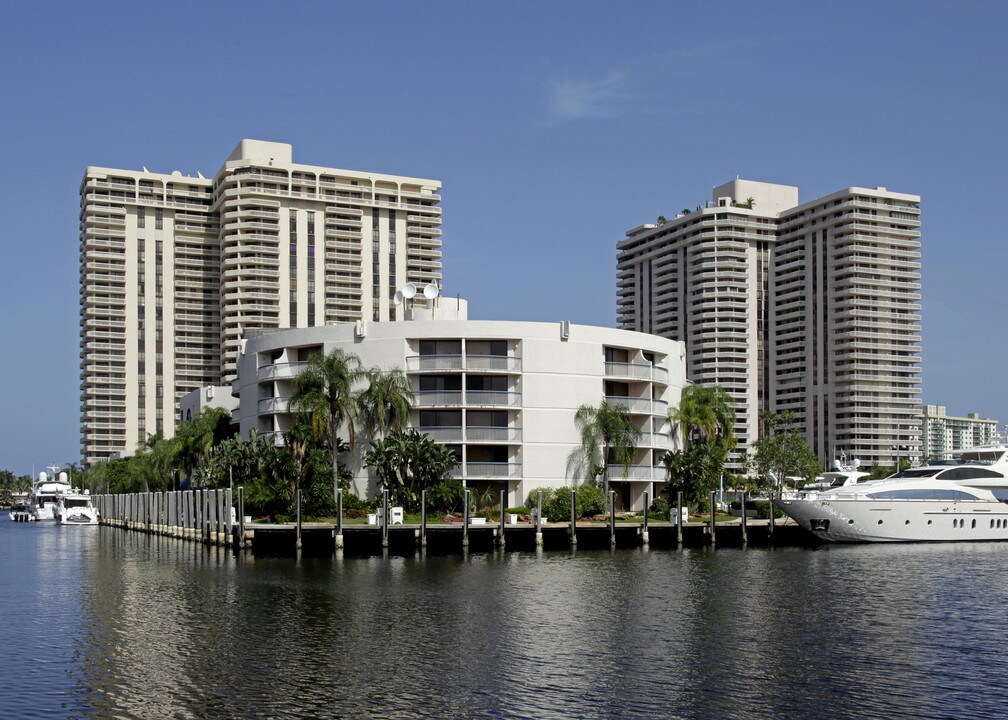 Turnberry Isle North in Miami, FL - Foto de edificio