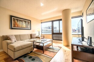 127 Greyrock Pl in Stamford, CT - Building Photo