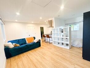 1772 1st St in La Verne, CA - Foto de edificio - Building Photo