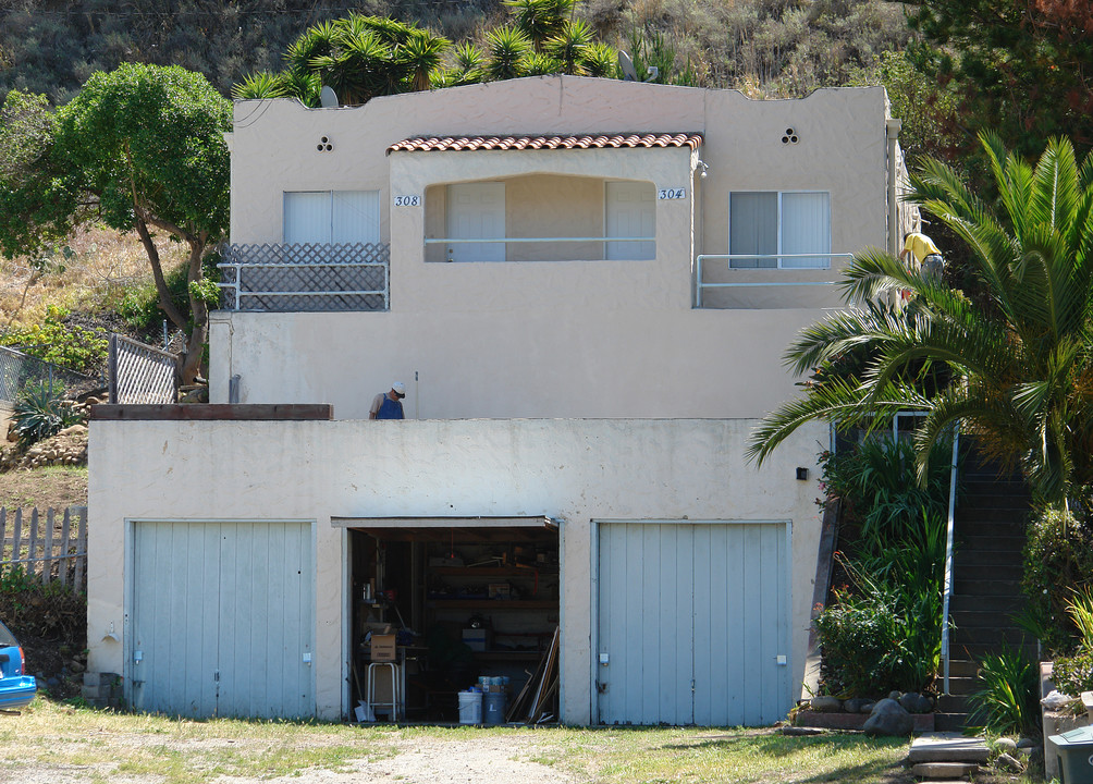 304-308 Wall St in Ventura, CA - Building Photo