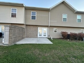 1002 Hot Point Ave in Shippensburg, PA - Foto de edificio - Building Photo