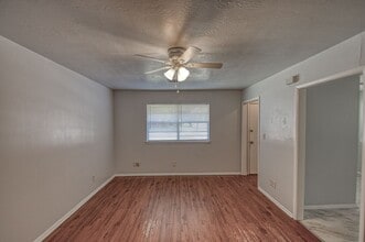 813 Drake Dr in Norman, OK - Building Photo - Building Photo