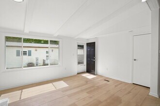 9 Crescent Park Rd in Westport, CT - Building Photo - Building Photo