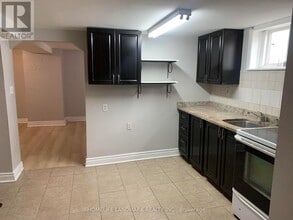 5 Tulloch Dr in Ajax, ON - Building Photo - Building Photo